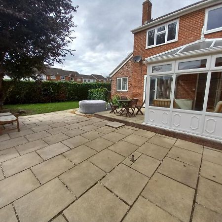 Lovely 3 Bedroom House Parking Garden Leominster Exterior foto