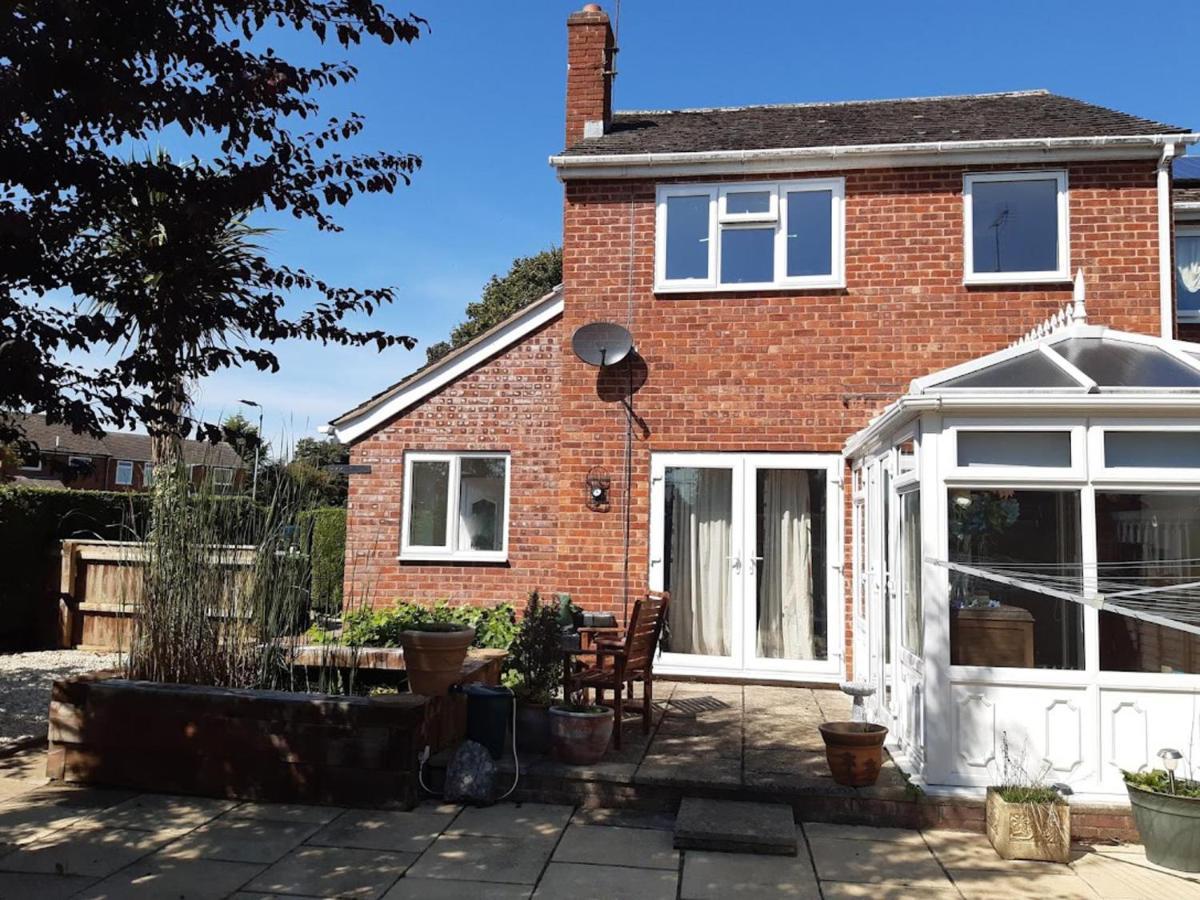 Lovely 3 Bedroom House Parking Garden Leominster Exterior foto