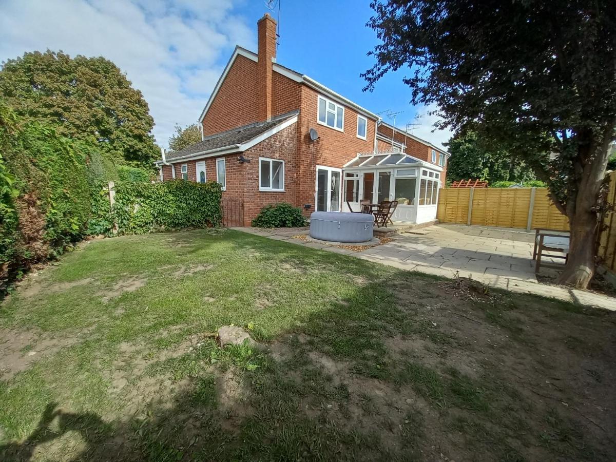 Lovely 3 Bedroom House Parking Garden Leominster Exterior foto