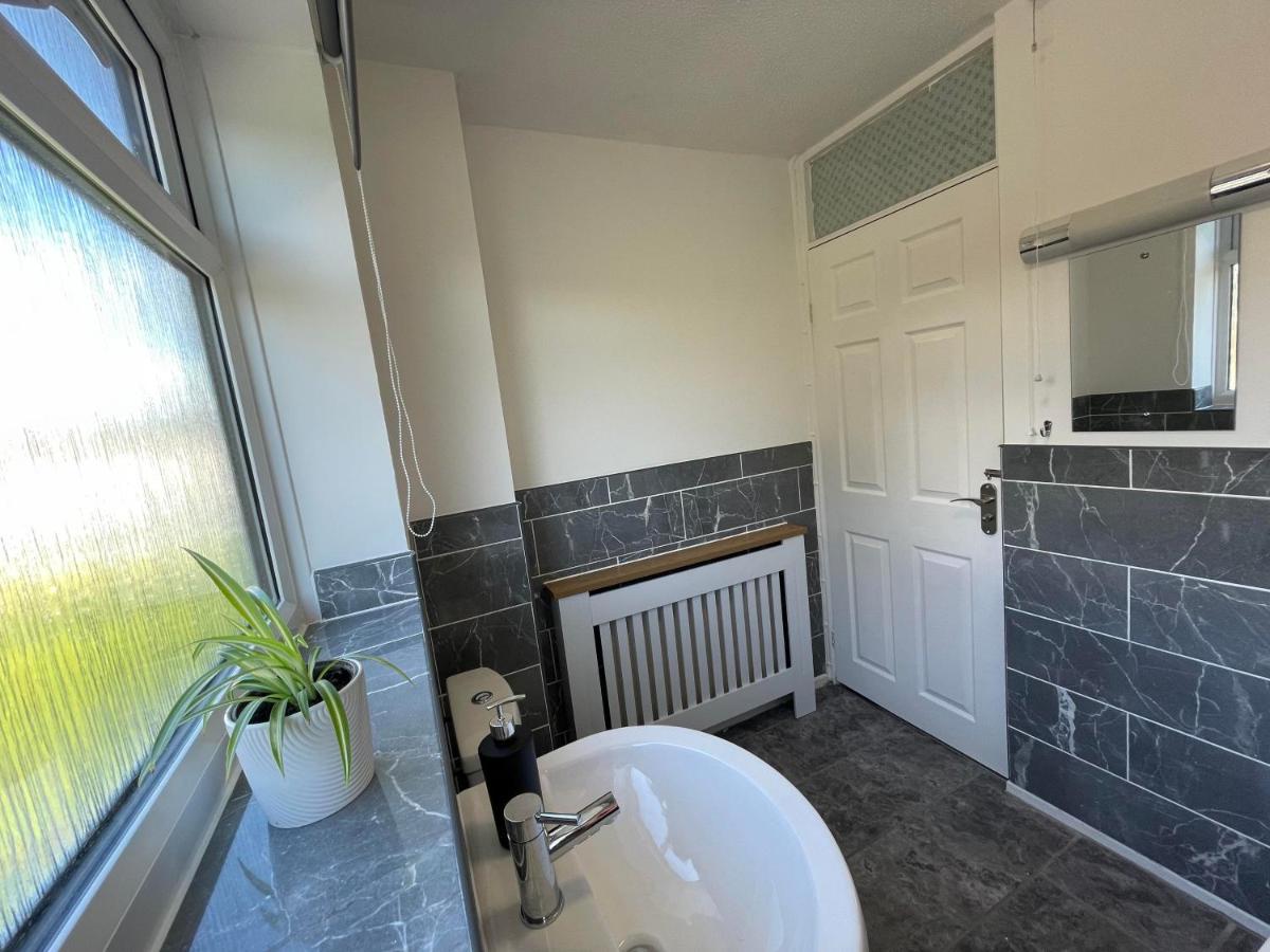 Lovely 3 Bedroom House Parking Garden Leominster Exterior foto