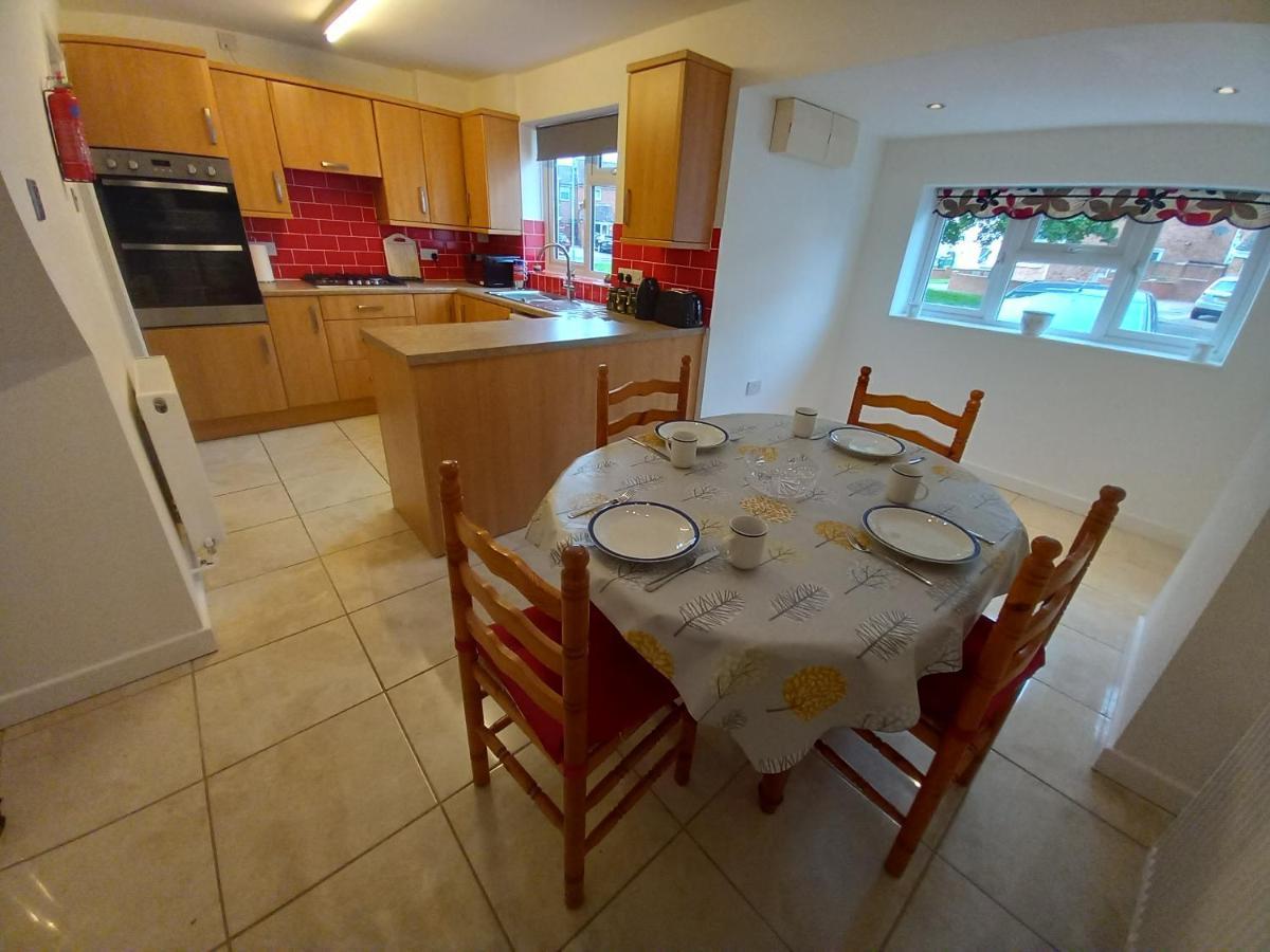 Lovely 3 Bedroom House Parking Garden Leominster Exterior foto